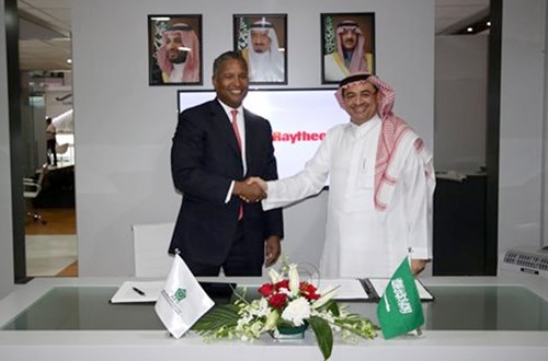 Raytheon and AEC sign agreement at Dubai Air Show