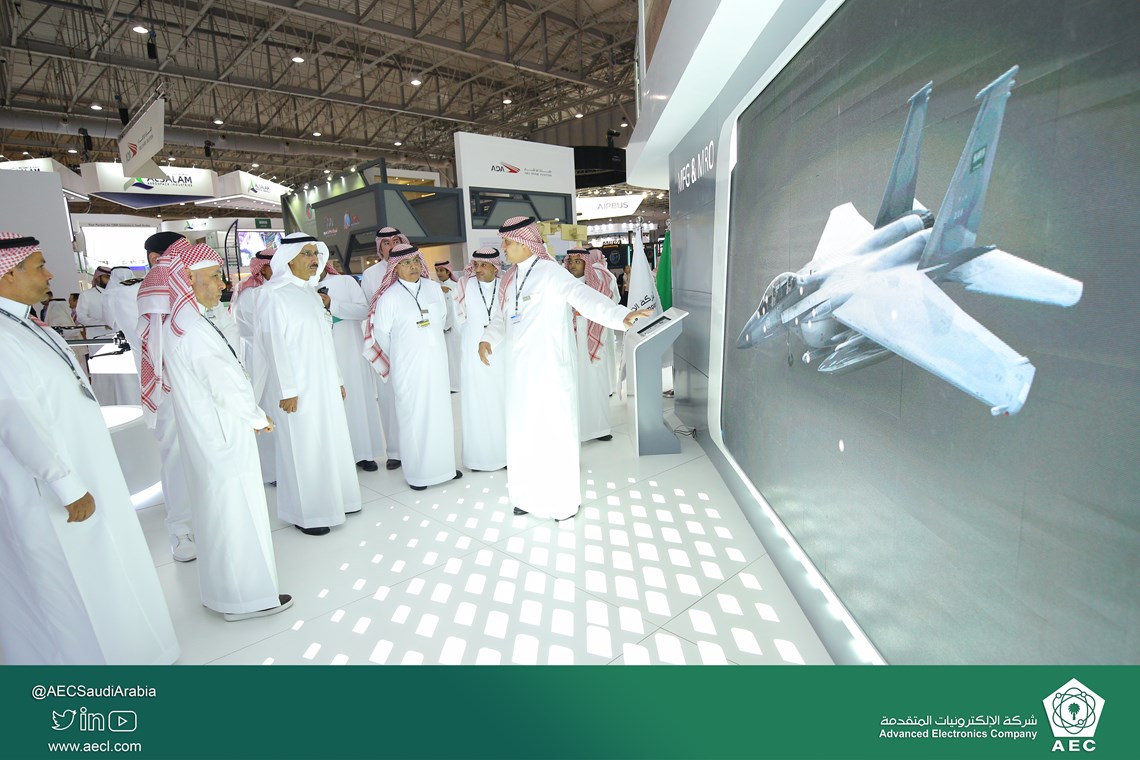 زيارات مهمة لجناح شركة الإلكترونيات المتقدمة في أسبوع دبي للطيران